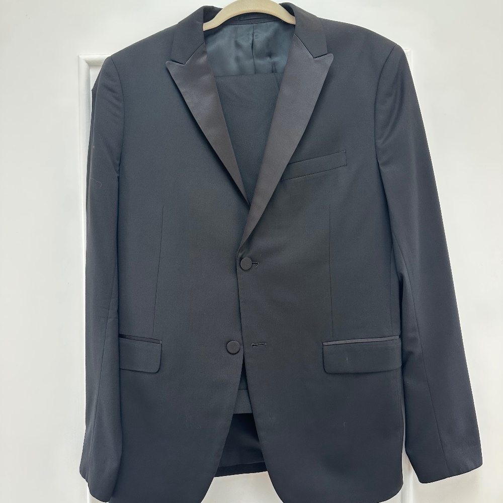 Theory Tuxedo